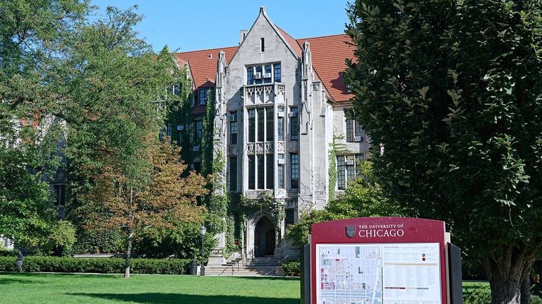 University Of Chicago Bans Laptops Phones In Law Class
