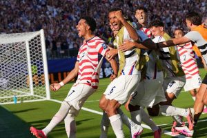 Us Advances To Round Of 16