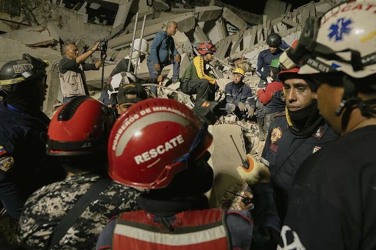 Venezuela Quake Rescuers Believe 9 Year Old Boy Alive