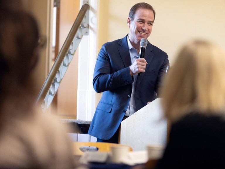 Veterans Group Backs Bronin In Ct Primary