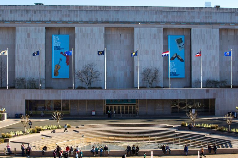 White House Report Criticizes Smithsonian Leadership
