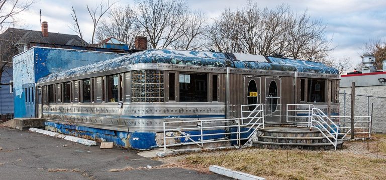 Hog River Grille — Hartford