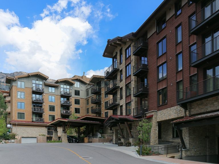 Strutting Grouse Restaurant at Snake River Lodge & Spa — Jackson Hole
