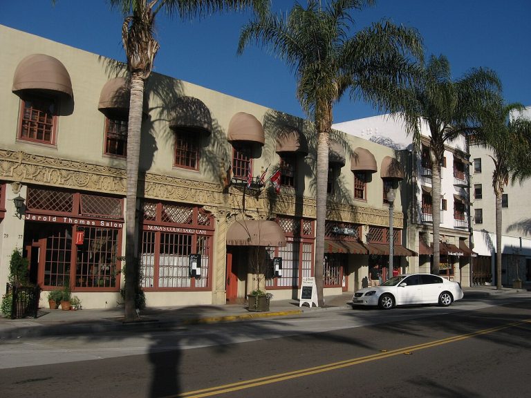 Bank of Books — Ventura
