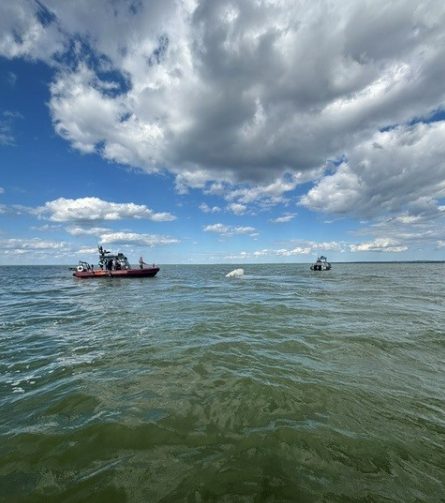 81 Year Old Rescued After Sailboat Capsizes In Brown County S Bay Of Green Bay
