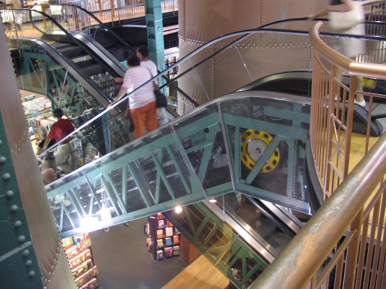 Barnes & Noble at the Power Plant — Baltimore