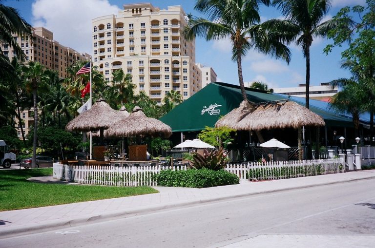 E.R. Bradley's Saloon — West Palm Beach