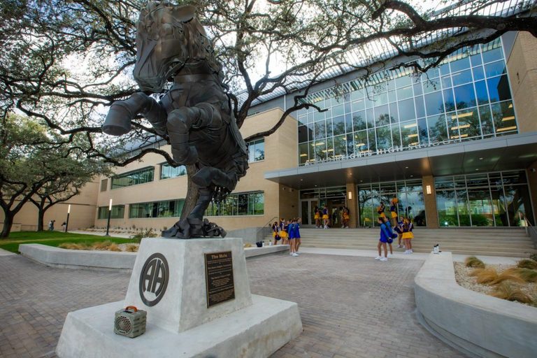 Alamo Heights High School Unveils New Building