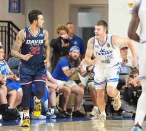 Arizona Alumni Win Tbt