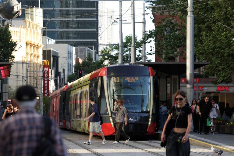 Australian Consumer Confidence Rises In August As Mortgage Rates Stay Steady