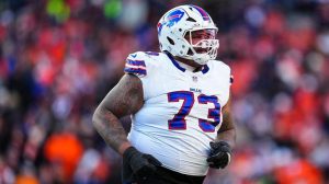 Bills Dion Dawkins Picks Up Dog S Poop On Practice Field