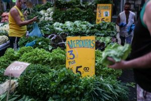 Brazil S Inflation Eases As Consumer Prices Drop For First Time In A Year