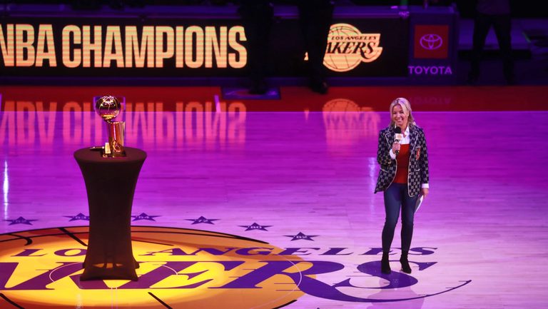 Buss Family To Sell Remaining 17 8 Stake In Los Angeles Lakers To Iger And Kushn