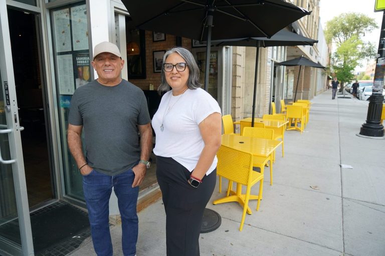 Cafe Con Leche Celebrates 25 Years