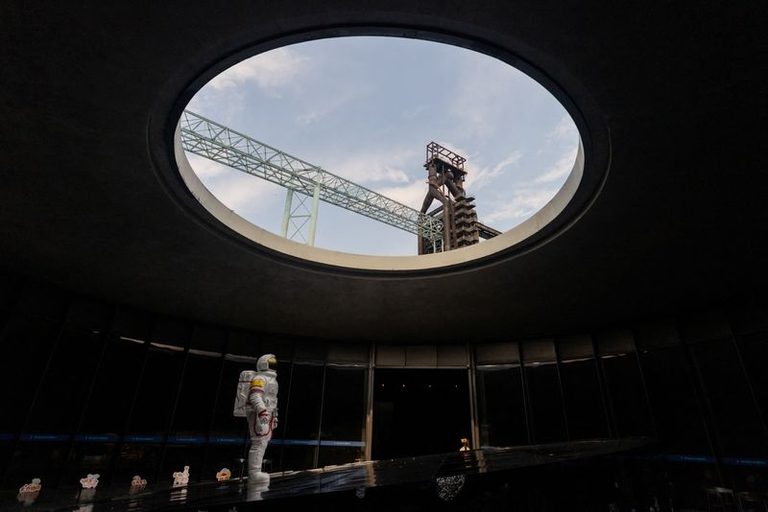 China S Hainan Rocket Launch Draws Beach Crowds As Space Tourism Takes Off