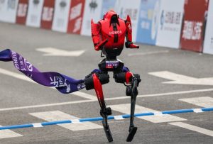 Chinese Humanoid Robot Lightning Runs 100 M In 9 32 Seconds Surpassing Human Rec
