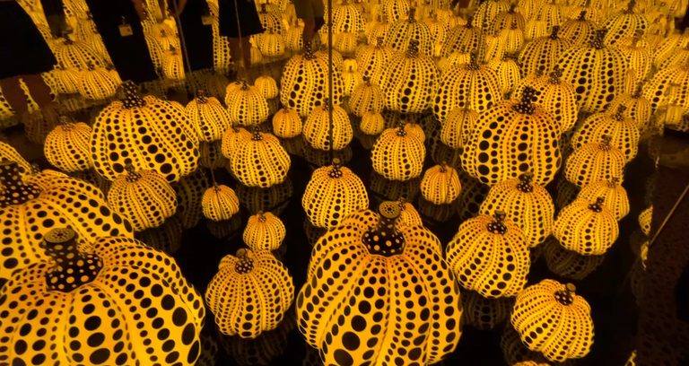 Cincinnati Art Museum Honors Yayoi Kusama With Infinity Mirror Room Exhibit
