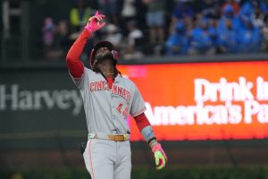 Cincinnati Reds Shortstop Elly De La Cruz Exits Early With Left Quad Tightness I
