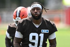 Cleveland Browns Place De Alex Wright On Ir Add Veteran De Derek Barnett