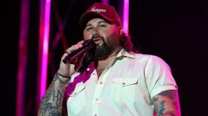 Country Singer Koe Wetzel Brings Young Fan On Stage After Crowd Scuffle In D C