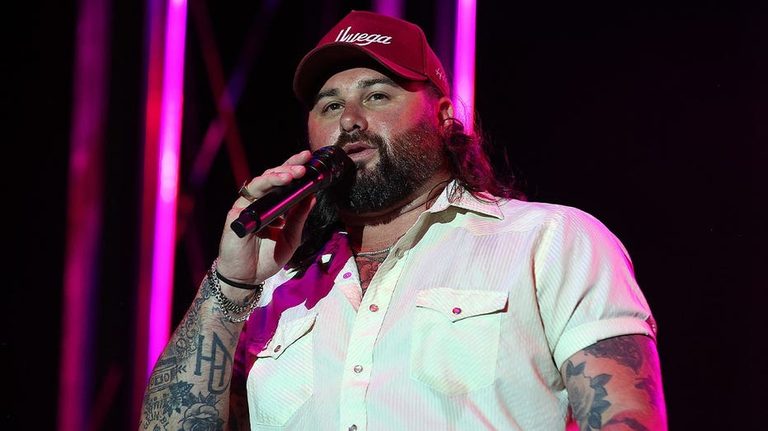 Country Singer Koe Wetzel Brings Young Fan On Stage After Crowd Scuffle In D C