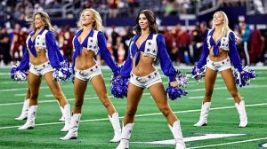 Dallas Cowboys Cheerleader S Bachelorette Celebration Takes Place On Lake Michig