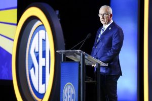 Dallas Judge Blocks Sec Ban On Former Pros Returning To College Sports