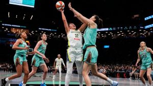 Dallas Wings Dominate Connecticut Sun 97 71 Shepard Records 22Nd Double Double