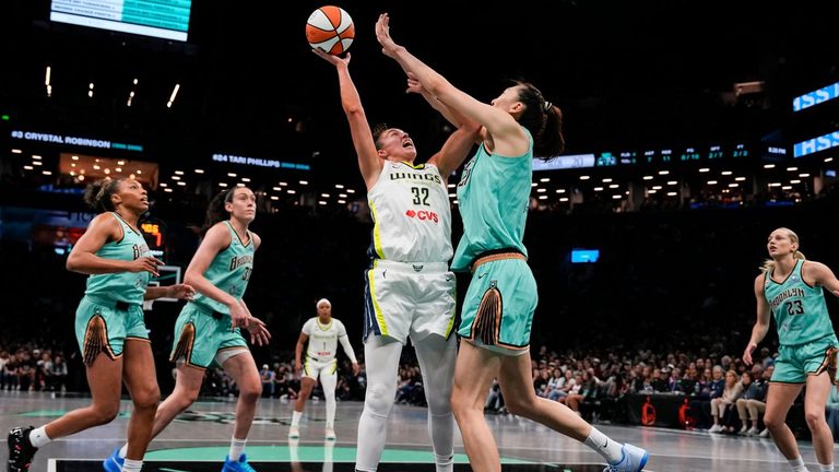 Dallas Wings Dominate Connecticut Sun 97 71 Shepard Records 22Nd Double Double
