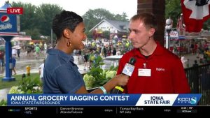 Davenport Grocery Worker Wins Bagging Contest