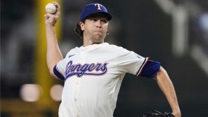 Degrom Stays With Rangers
