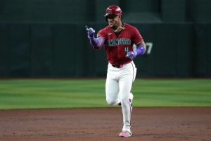 Diamondbacks Manager Says Ketel Marte Back In Phoenix For Knee Tests Hopes For 2