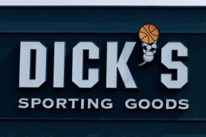 Dick S Sporting Goods Lowers Full Year Sales And Earnings Outlook Amid Weak Athl