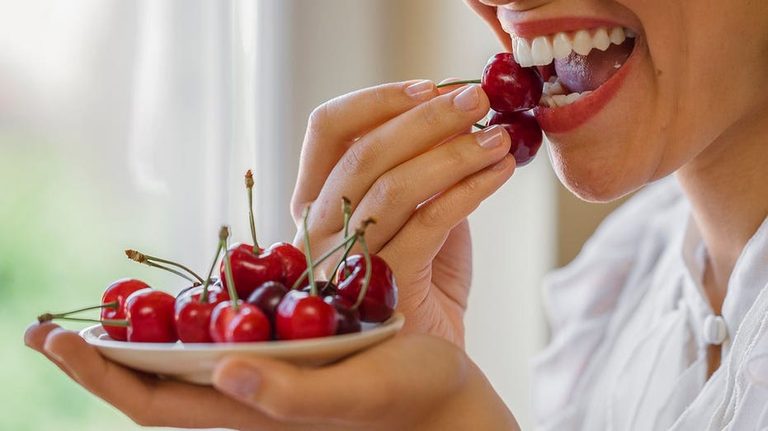Dietitian Shares Simple Eating Plan To Boost Sleep And Reduce Nighttime Cravings