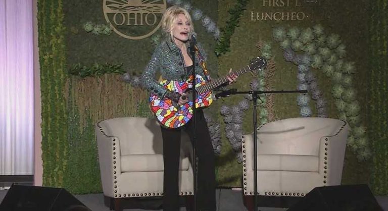 Dolly Parton Celebrates Ohio S Top Imagination Library Enrollment