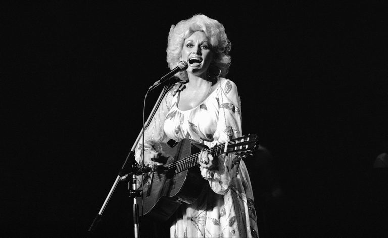 Dolly Parton S 1972 Eugene Concert Inspires Standing Ovation And Lasting Song