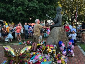 Dolly Parton S Legacy Boosts Sevierville Community And Economy