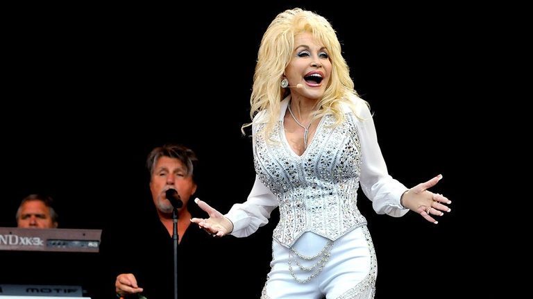 Dolly Parton S Legacy Of Faith And Neutrality Amid Trump Administration Honors