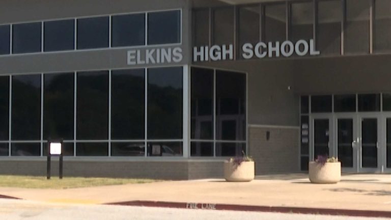 Elkins Students Return To Class