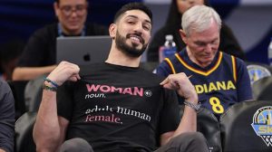 Enes Kanter Freedom Faces Hostile Crowd At Chicago Wnba Game