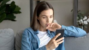 Family Group Chats Can Expose Seniors To Costly Scams Experts Warn