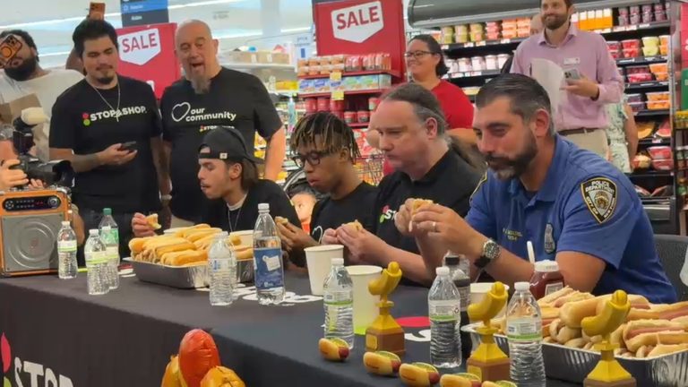 Fdny And Nypd Tie In Inaugural Staten Island Hot Dog Eating Contest