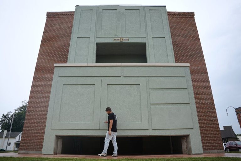 Giant Hoosier Cabinet Unveiled In Nappanee Indiana