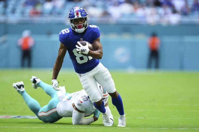 Giants Wide Receiver Calvin Austin Iii Carted Off Practice With Knee Injury