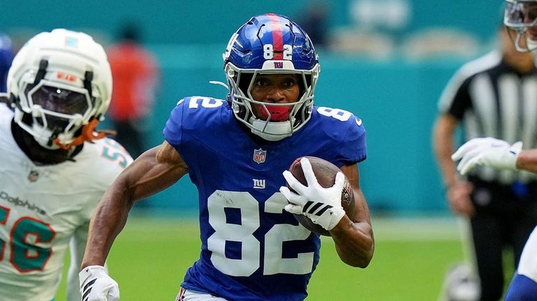 Giants Wide Receiver Calvin Austin Iii Carted Off With Serious Knee Injury Durin