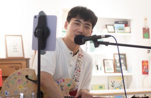 Gwangju Musician Performs At Local Book Salon