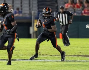 Hoover Buccaneers Defend Home Field For 14 8 Season Opening Win Over Muscle Shoa