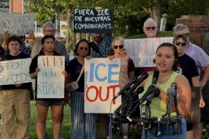 Ice Agent Points Gun At Woman In Virginia