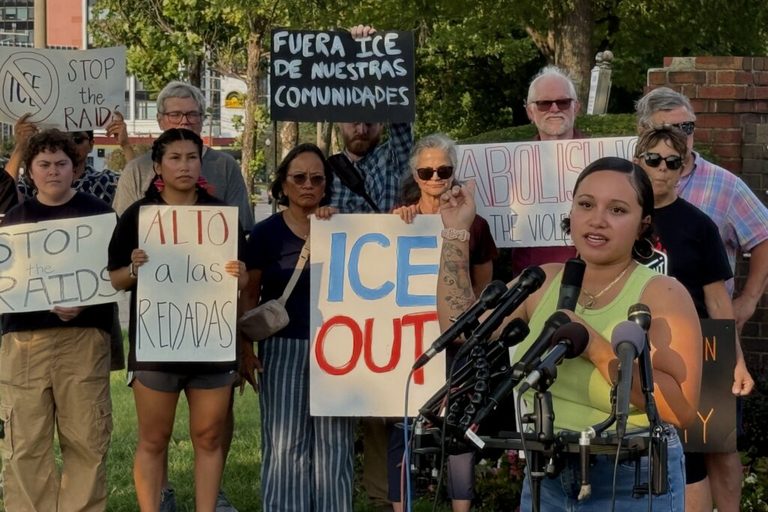 Ice Agent Points Gun At Woman In Virginia