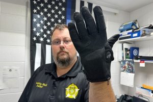 Ice Awards 16 7 Million Contract For Electric Shock Gloves Amid Bipartisan Criti